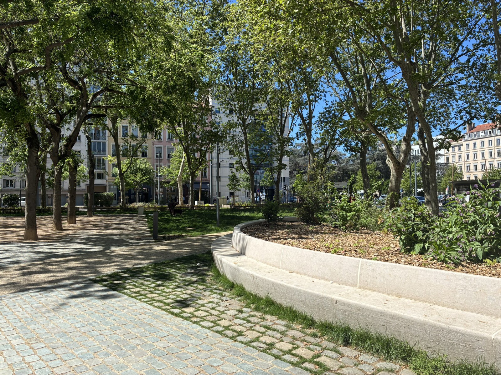 AJOA_WEB_LYON PART-DIEU PLACE DES MARTYRS_1